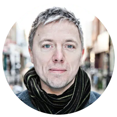 Professional headshot photo of Ian Leslie