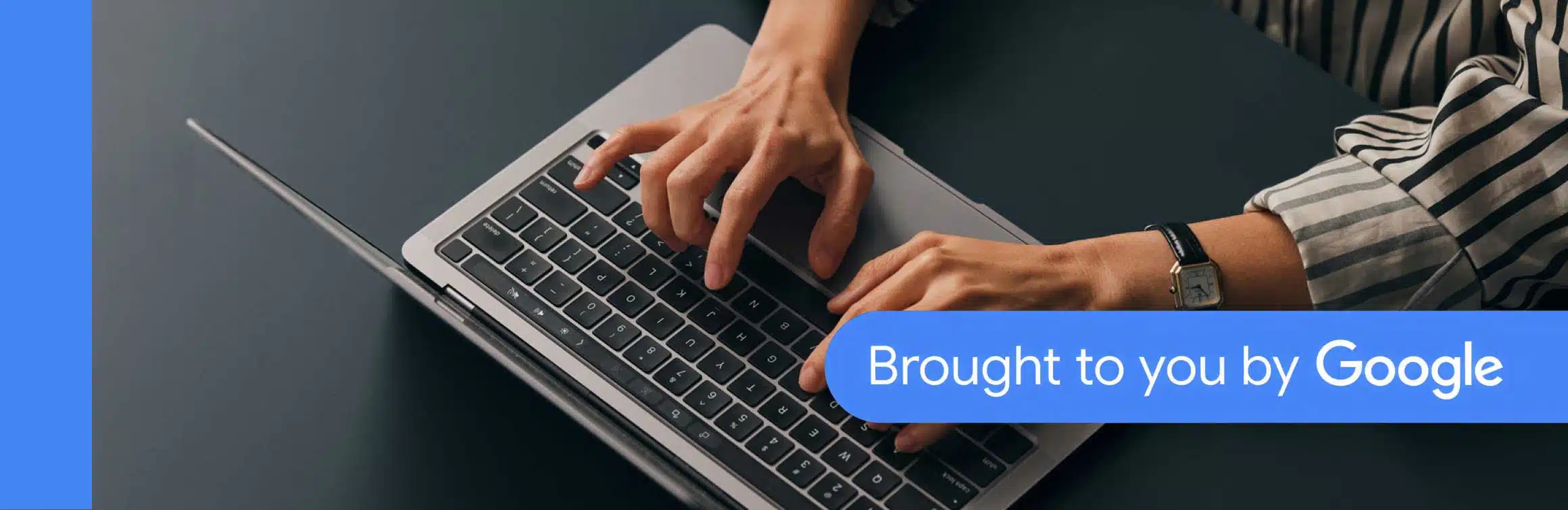 Mãos digitando em um notebook